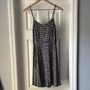 Old Navy Black and White Geometric Midi Dress